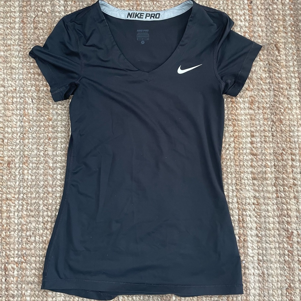 Nike V-Neck short sleeves shirt